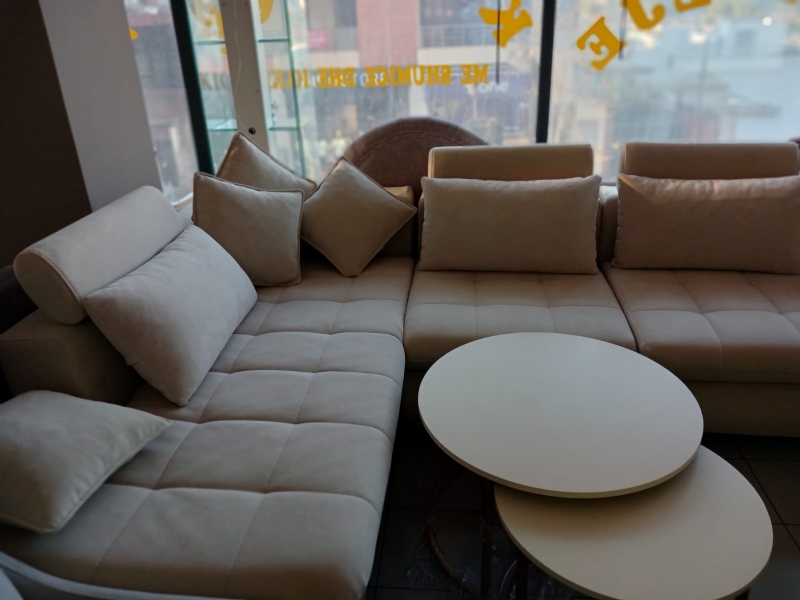 Kend divani Italian model Uno, kend divani klasik, kend divani luksoz, kend divani i rehatshem, kend divani cilesor,   kend divani i lire, kend divani i mire, kend divani online blerje, kend divani me dizajn modern